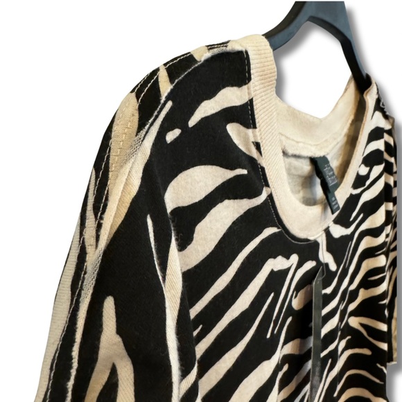 WILD FABLE Raw Hem Boxy Cut Tee Zebra Print Cotton Edgy Fun Transitional Trendy - Picture 5 of 11